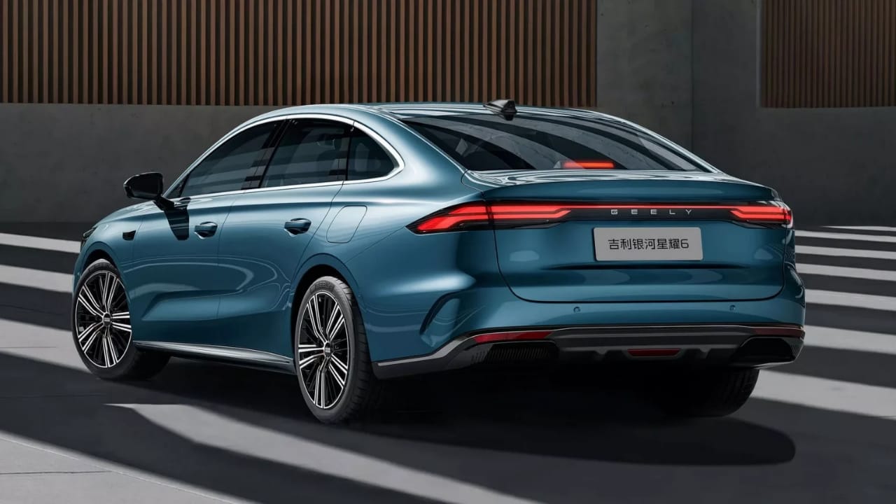 الصور الأولى لسيارة جيلي جالاكسي ستار 6 الفاخرة.. صور