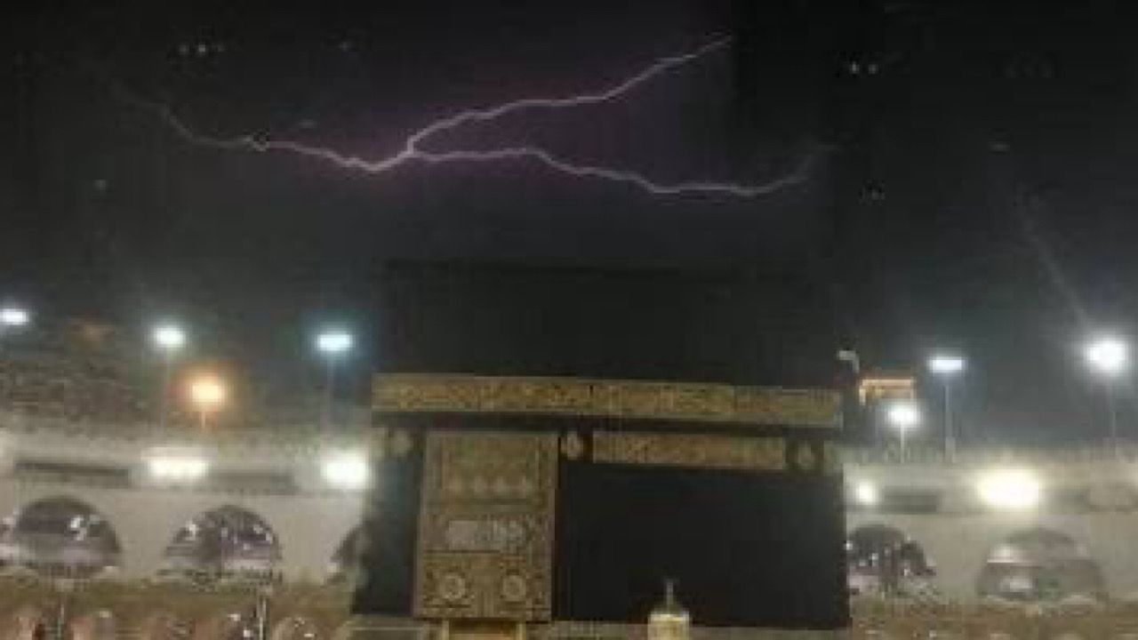 إمارة مكة تصدر تحذيرا لسالكي الطرق بسبب أمطار رعدية متوقعة