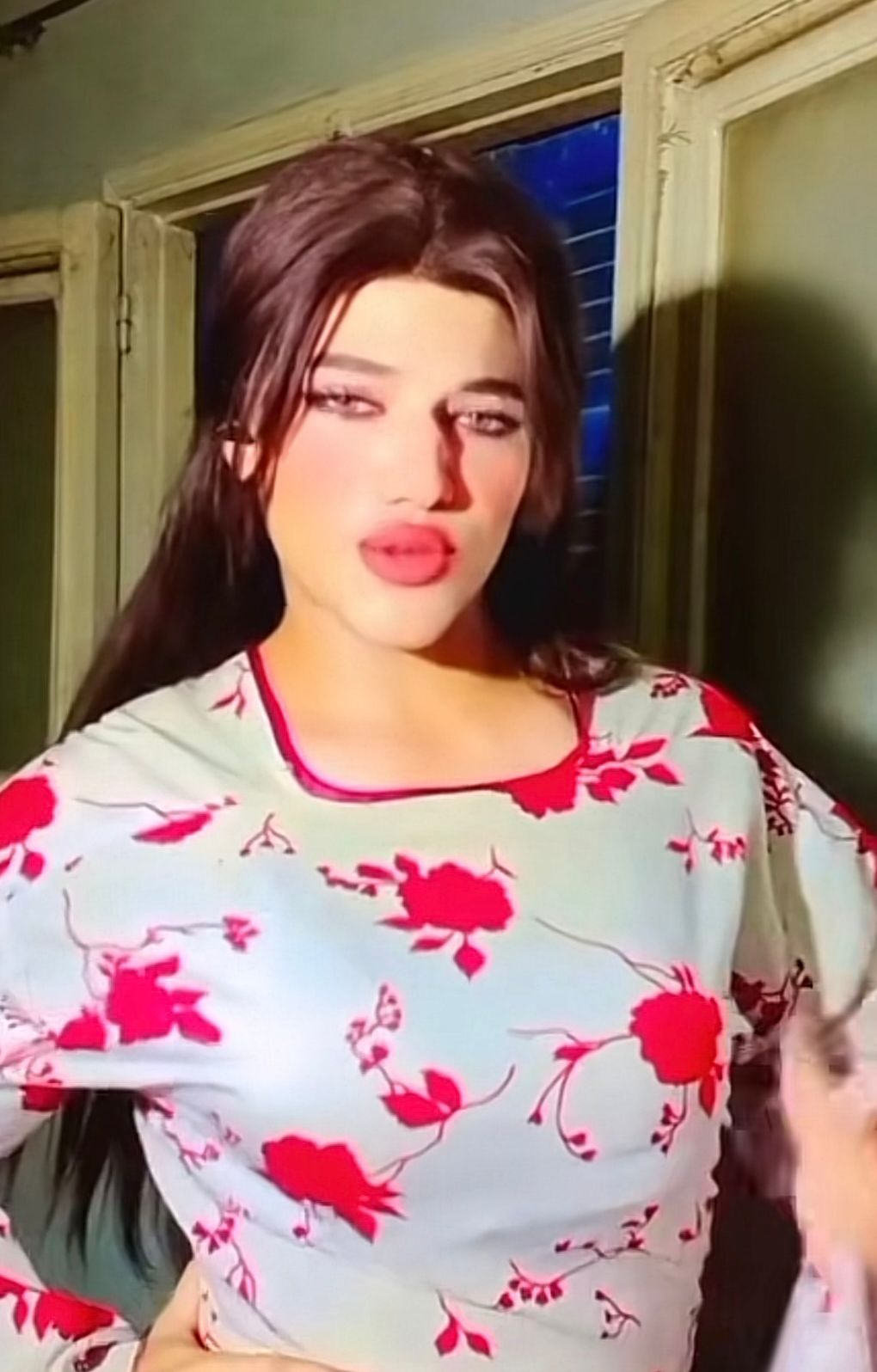 القبض على بلوجر شهيرة بتهمة نشر محتوى خادش والمفاجأة: متحولة جنسيا