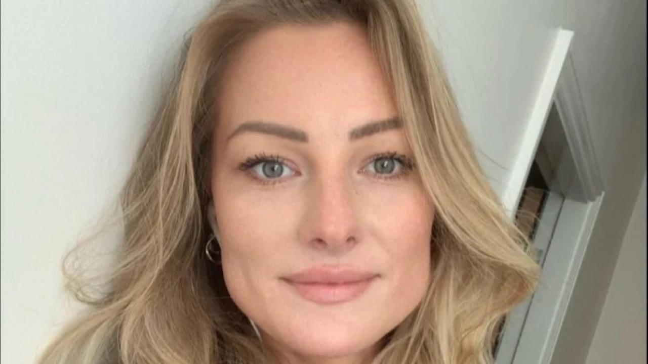 لاعبة قفز بالمظلات تنهي حياتها من ارتفاع شاهق.. صور