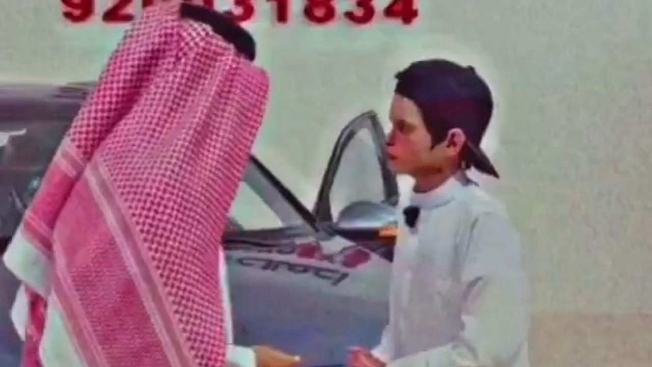 سعود القحطاني يهدي عبدالله السعدي سيارة فخمة.. فيديو