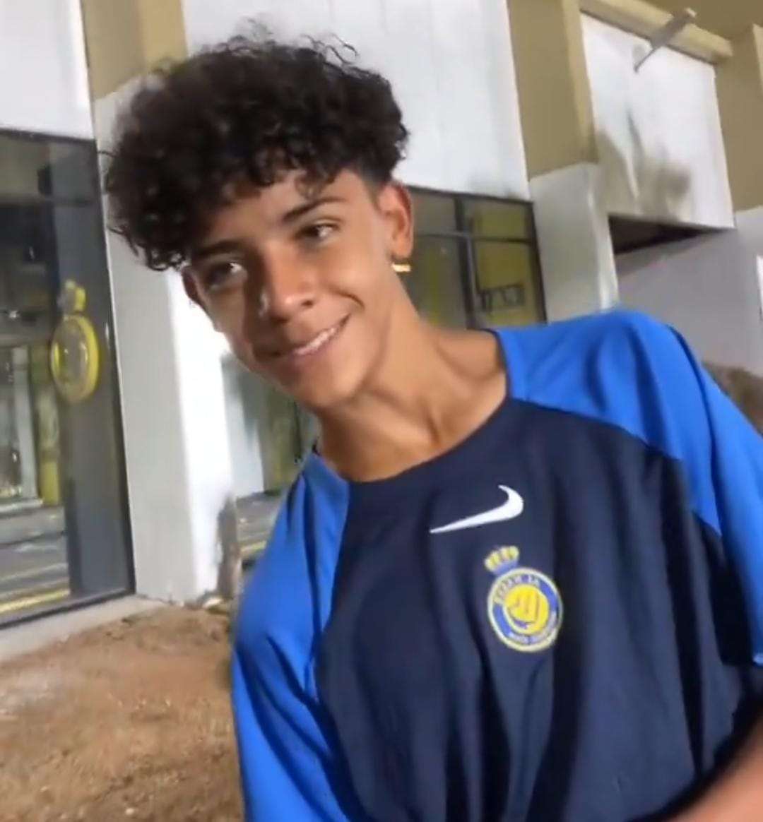 نجل رونالدو يشارك في تحدي الارقام بالعربية في تدريبات النصر .. فيديو