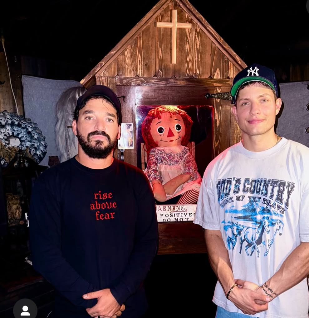 الدمية أنابيل تعود للأضواء بعد انتقالها لمالك جديد .. فيديو