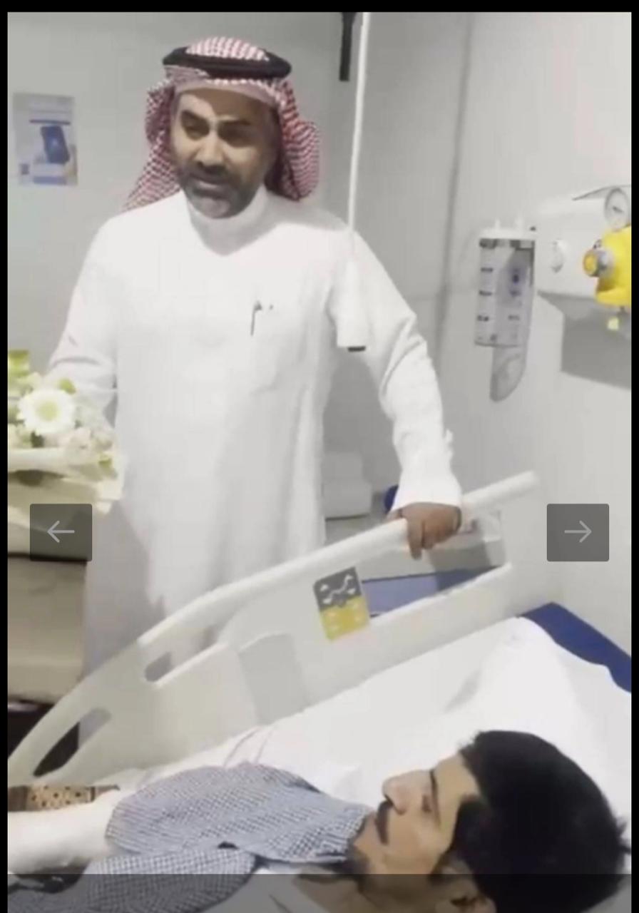 معلم يجازف بحياته لانقاذ مدرسة من حريق بحائل.. صور