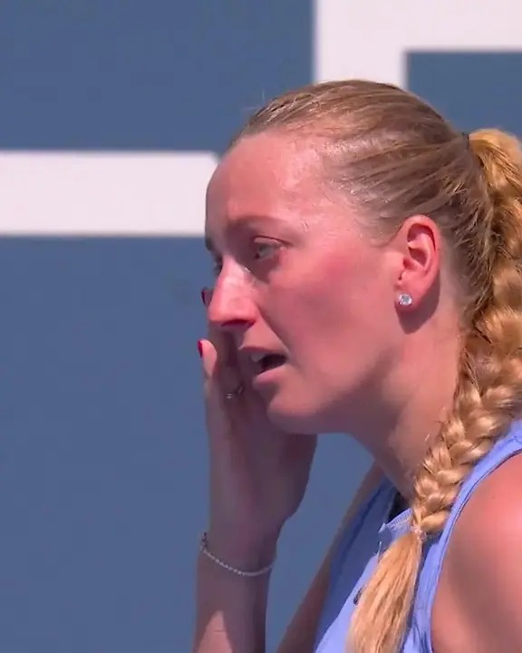 نجمة التنس التشيكية تعلن اعتزالها