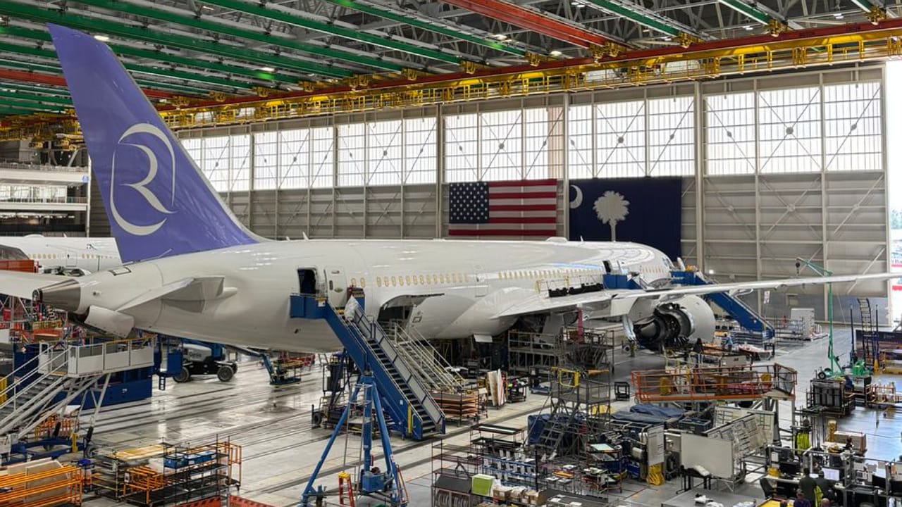 طيران الرياض يستقبل أولى طائراته من بوينج .. فيديو طيران الرياض يستقبل أولى طائراته من بوينج .. فيديو