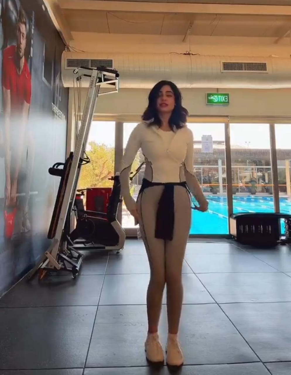 ليالي دهراب تشعل مواقع التواصل برقصها اللافت ونحافتها .. فيديو