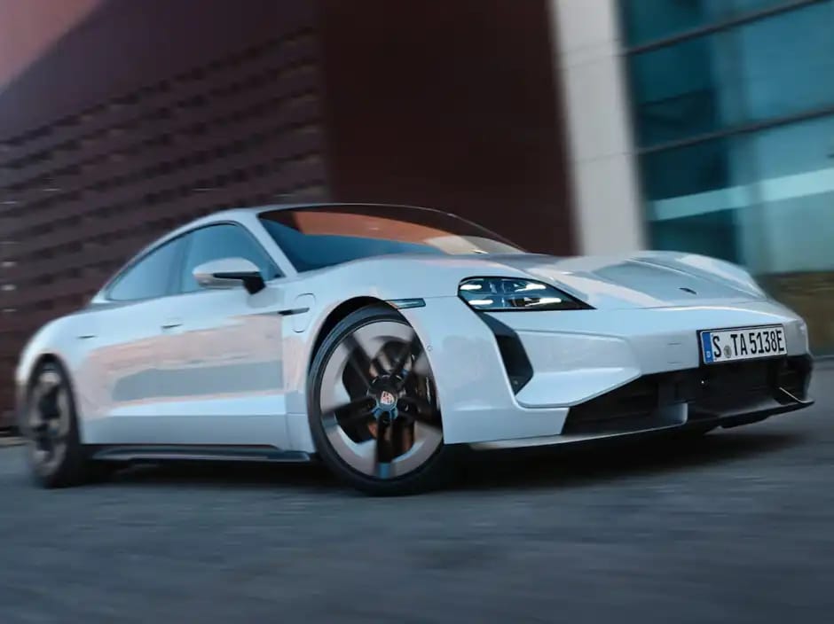 رونالدو يمنح جورجينا 5 هدايا خرافية.. صور