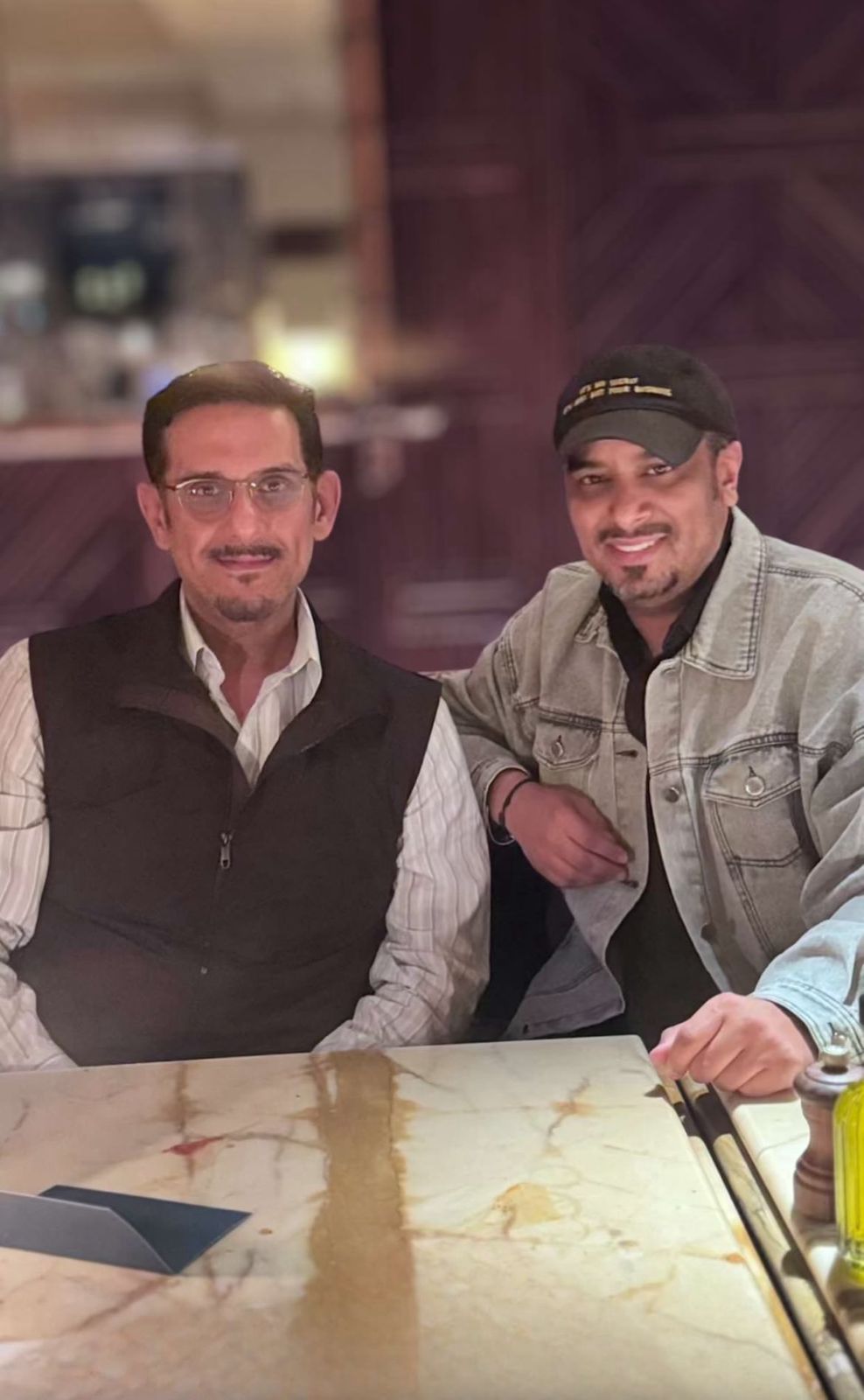 الأمير نواف بن سعد يخطف الأنظار في أحدث ظهور له بإطلالة كلاسيكية