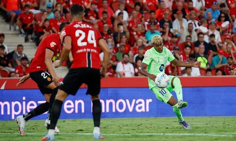 برشلونة يفوز على ريال مايوركا بثلاثية