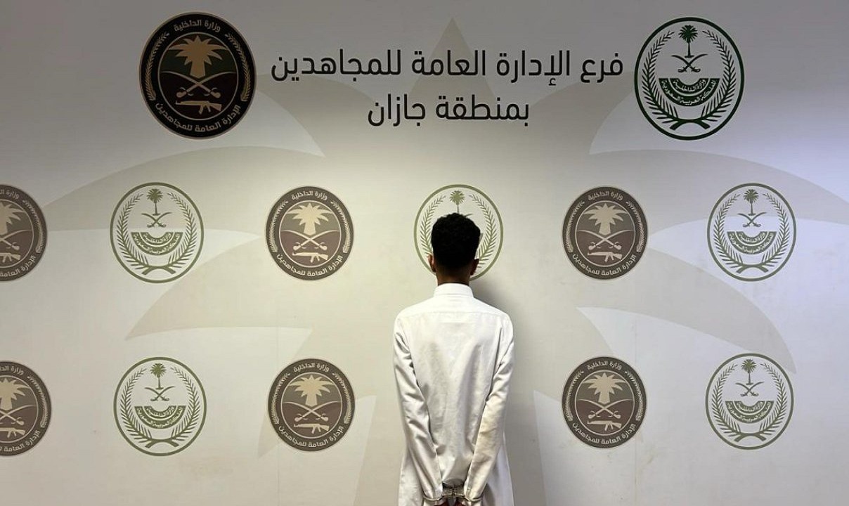 القبض على مقيم و8 مخالفين لتهريبهم القات بجازان وعسير