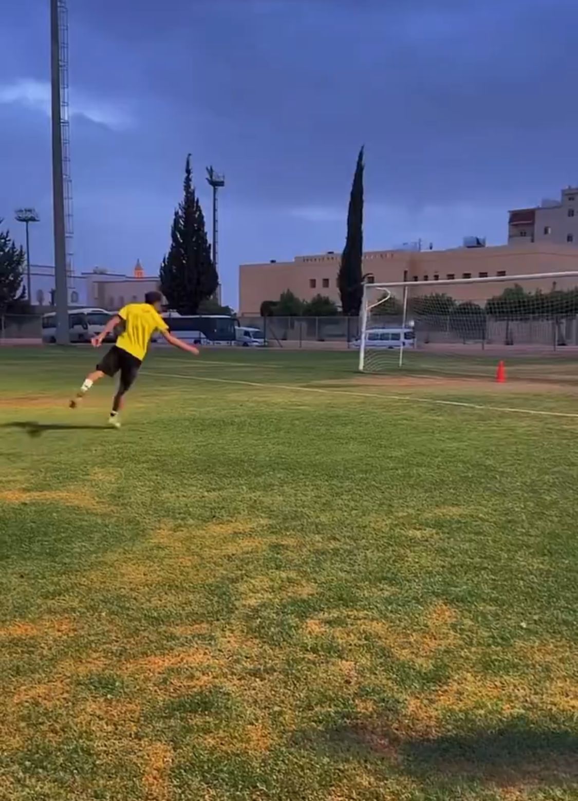 نحل ياسر القحطاني يكرر تألق والده ويخطف الأنظار بأهدافه .. فيديو