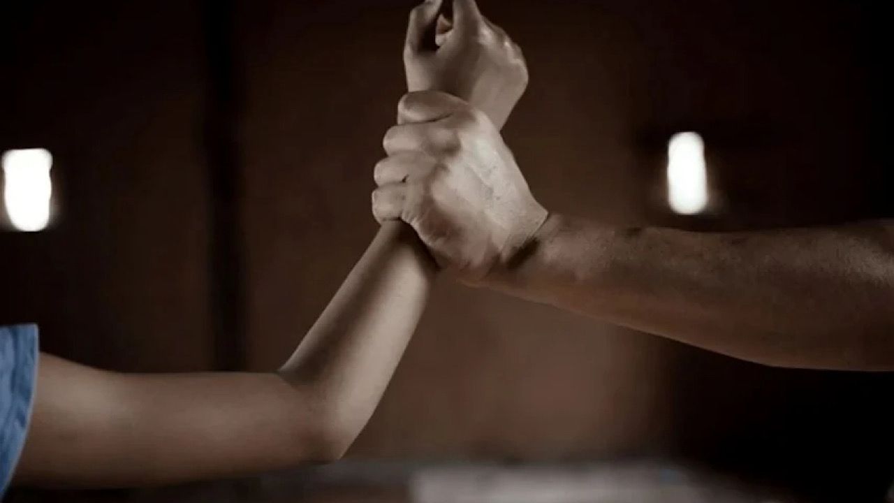 لص ينحر طفلاً حاول حماية متجر والده من السرقة