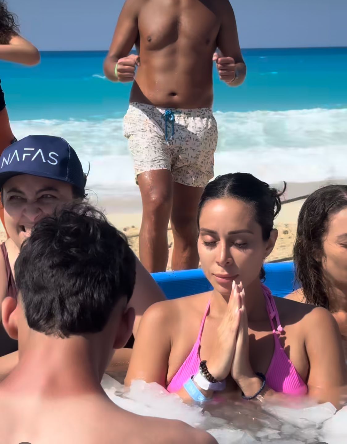 بسنت شوقي تخوض مغامرة جريئة في الساحل الشمالي.. فيديو