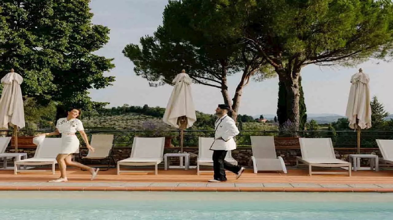 مينا مسعود وزوجته يحتفلان بشهر العسل.. صور