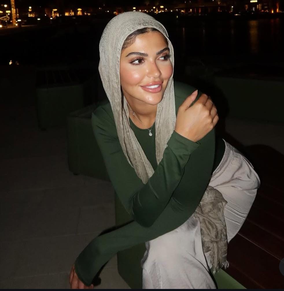 مذيعة مصرية شهيرة ترتدي الحجاب.. صور