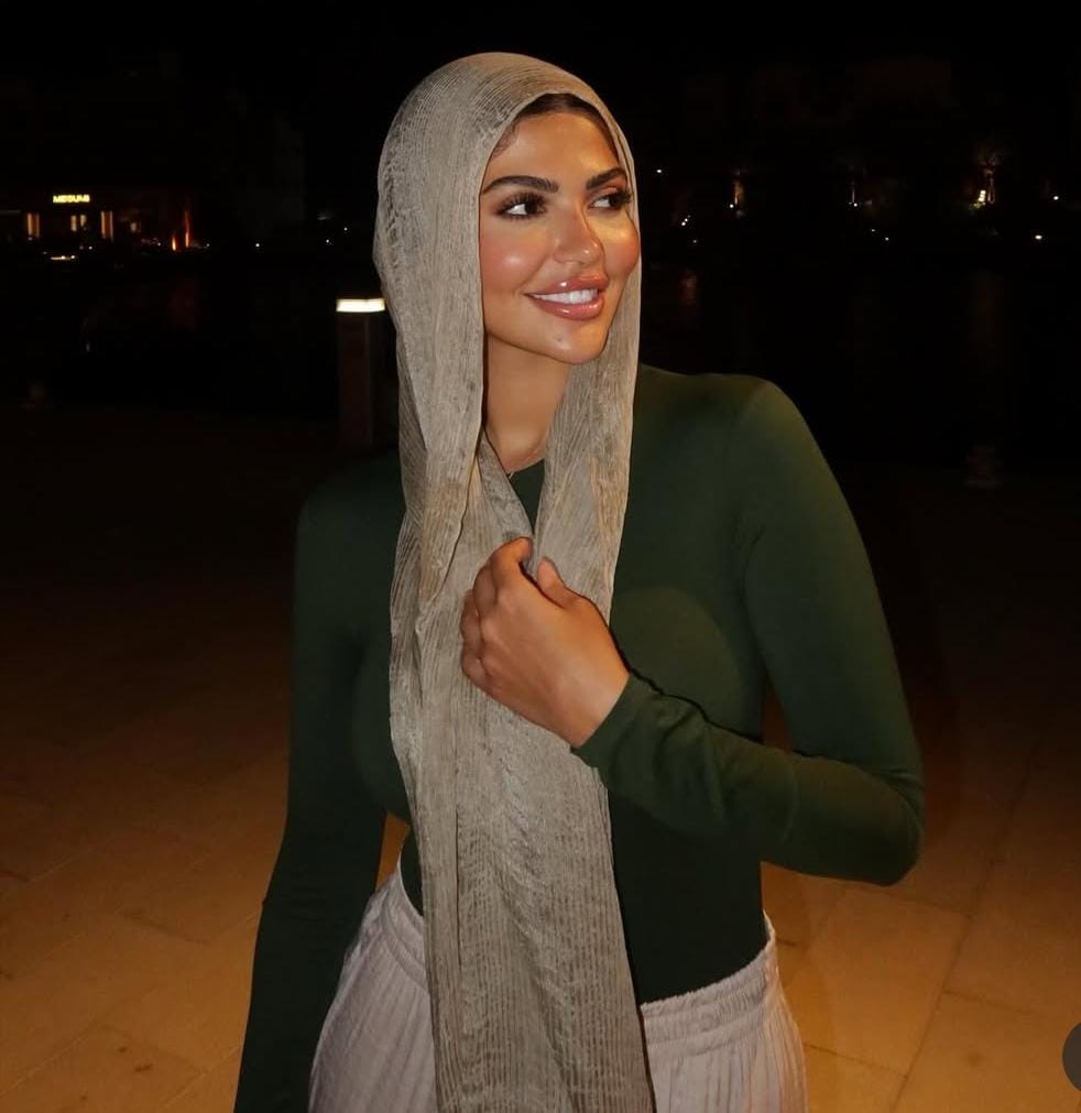 مذيعة مصرية شهيرة ترتدي الحجاب.. صور
