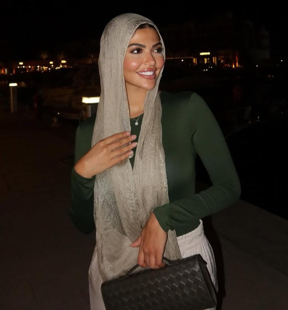 مذيعة مصرية شهيرة ترتدي الحجاب.. صور