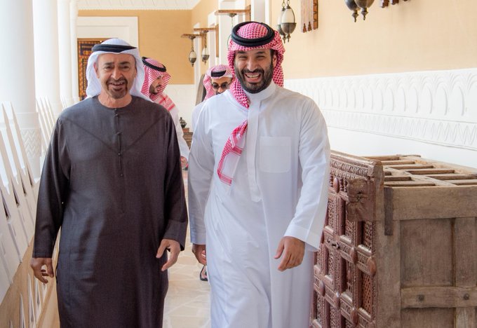 ولي العهد يبحث مع رئيس الإمارات تطورات الأوضاع في المنطقة.. صور