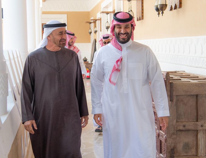 ولي العهد يبحث مع رئيس الإمارات تطورات الأوضاع في المنطقة.. صور