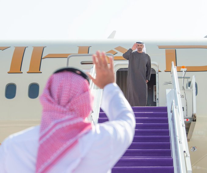 رئيس الإمارات يغادر الرياض وسمو ولي العهد في مقدمة مودعيه .. صور