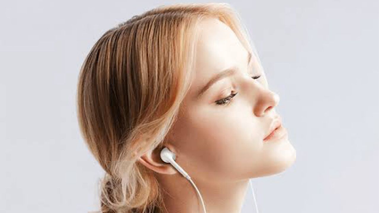 سماعات الأذن المفرطة قد تسبب آلاما في الفك والرقبة