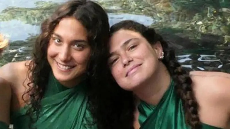 احتجاز سباحتين إيطاليتين ليلة بسنغافورة بسبب سرقة عطر