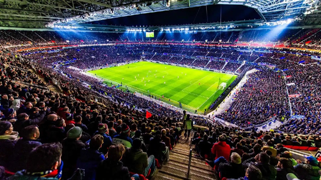 احتجاز لاعب ليون بعد تورطه في جريمة قتل