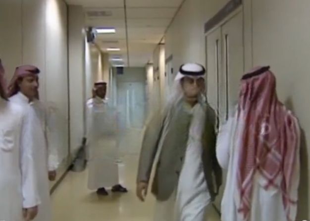 لحظات من الزمن الجميل لطلاب جامعة الملك سعود قبل 32 سنة .. فيديو