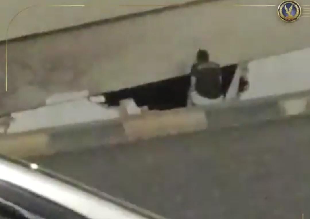 الداخلية المصرية تكشف لغز الثقب الأسود أسفل كوبري الجيزة .. فيديو