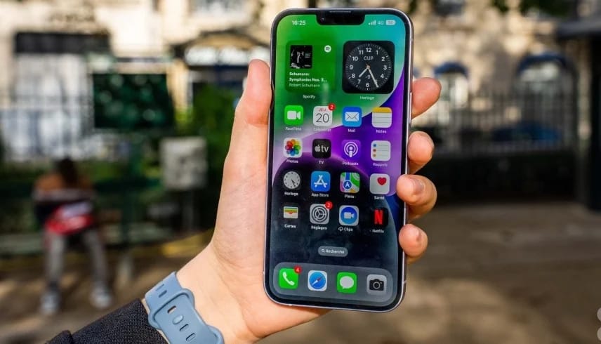 أبل تكشف عن آيفون 17 وتودع طرازات شهيرة