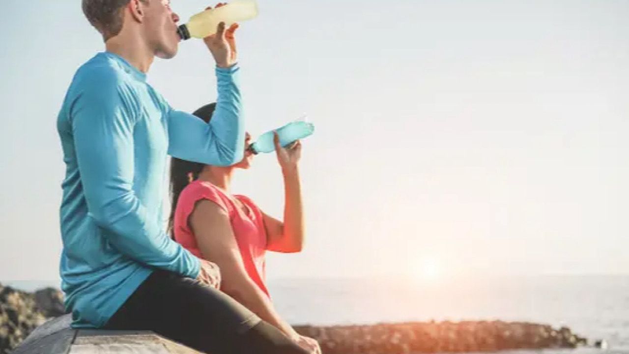 بريطانيا تحظر بيع مشروبات الطاقة للأطفال دون 16 عاماً