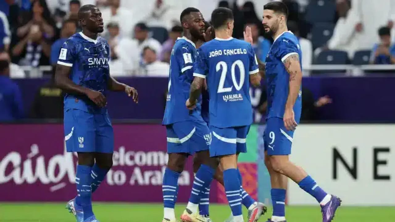 الهلال يبدأ مفاوضات تجديد عقود 3 نجوم بارزين