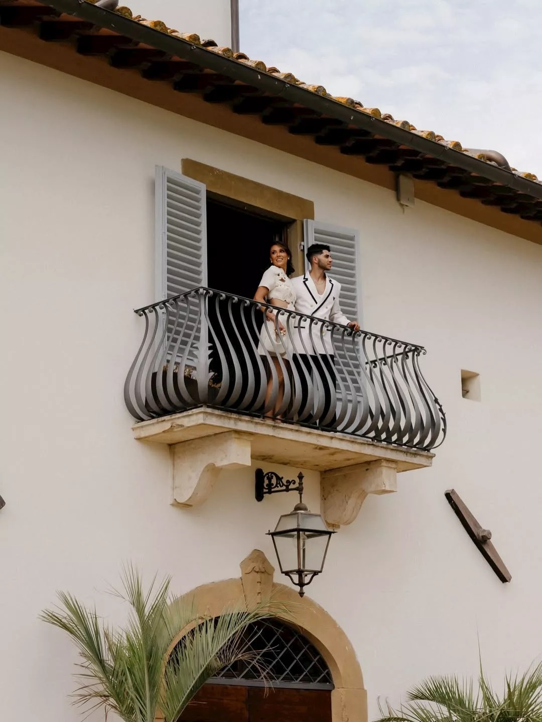 مينا مسعود وزوجته يحتفلان بشهر العسل.. صور