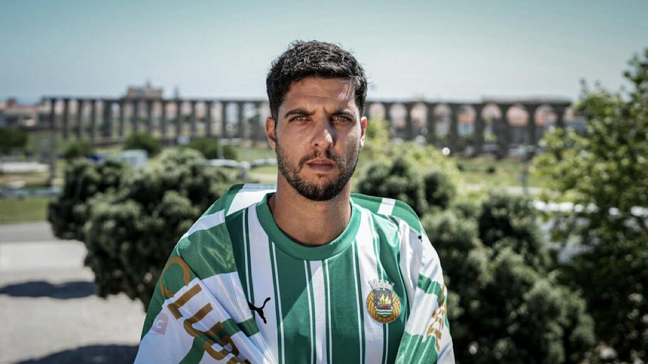 جواو نوفايس يفسخ عقده مع ريو آفي للانضمام للجبلين