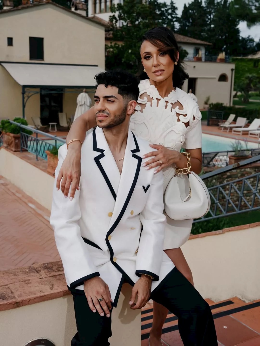 مينا مسعود وزوجته يحتفلان بشهر العسل.. صور