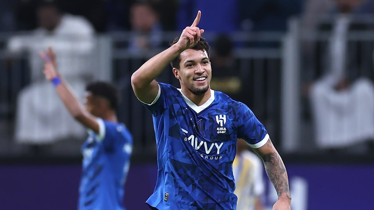 الهلال يدرس إعارة أو بيع مهاجمه لأندية روشن