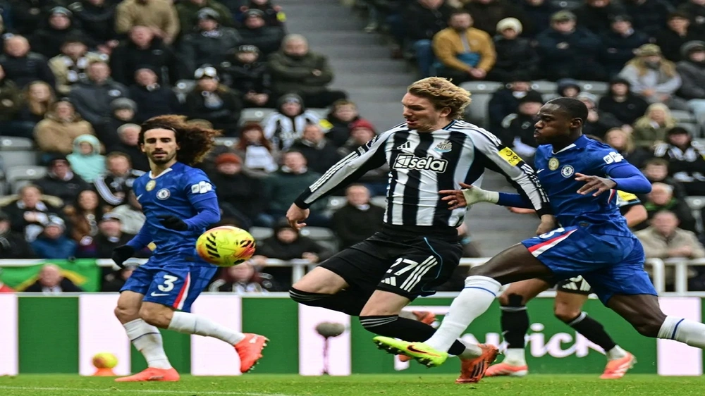 نيوكاسل يتحرك لتوضيح لقطة جوردون أمام تشيلسي