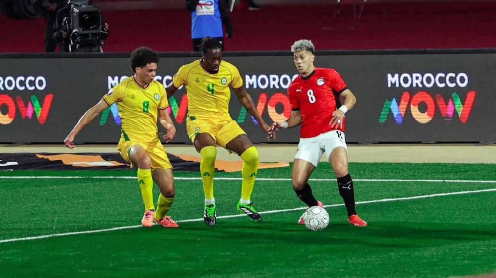 اجتماع بين حسام حسن وإمام عاشور بعد استبداله المثير أمام زيمبابوي