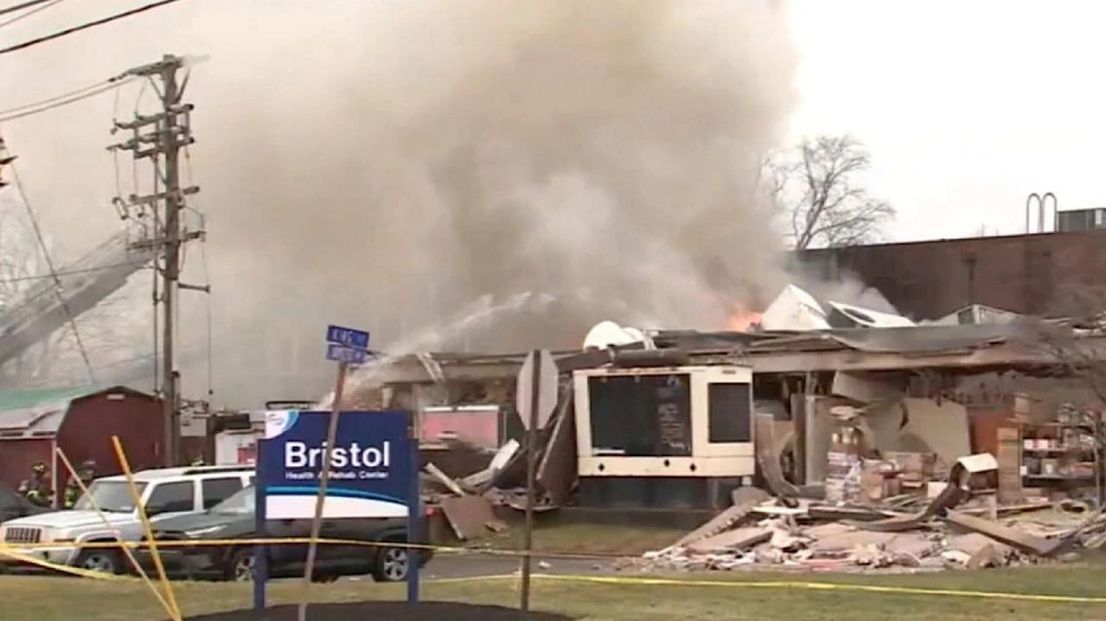 مصرع مسنين بطريقة مروعة إثر حريق ضخم بدار رعاية.. فيديو