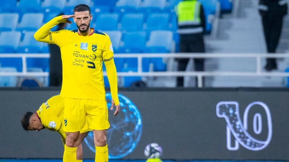 الحزم يهزم الرياض بثنائية