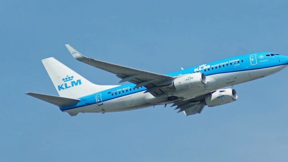 زجاج طائرة هولندية يتعرض للتصدع على ارتفاع شاهق