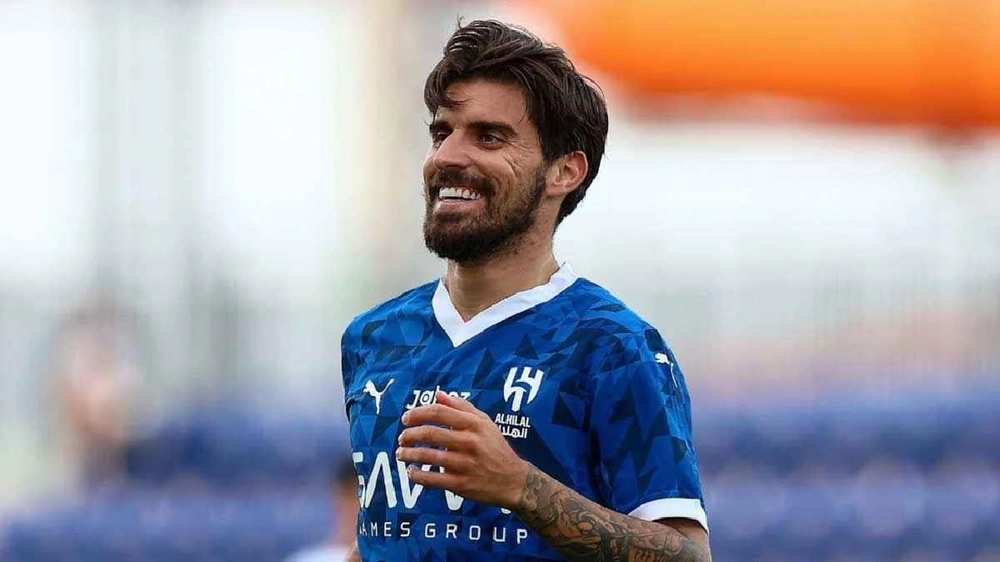 إنتر ويوفنتوس يتنافسان على ضم نيفيز