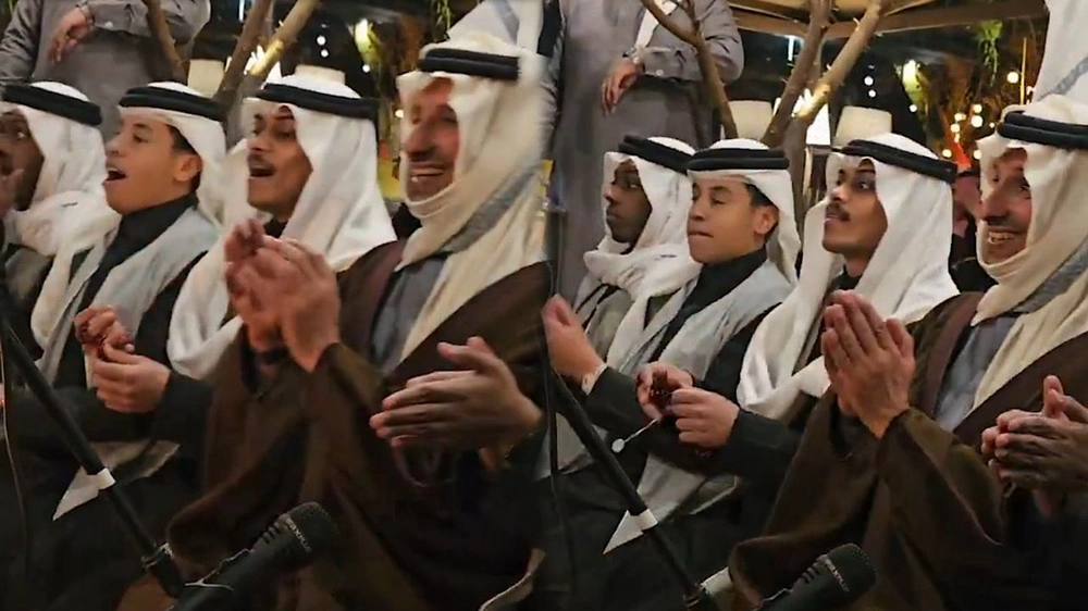 وزير السياحة يشارك أهالي حائل أداء السامري.. فيديو