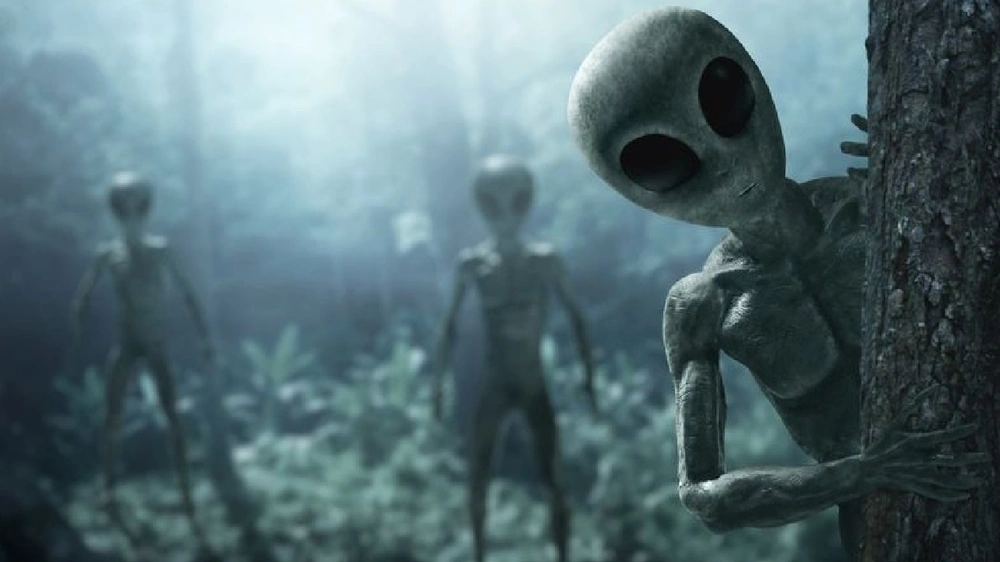 قصة أغرب طلب تأمين في العالم لشخص يخشى اختطافه من كائنات فضائية.. فيديو