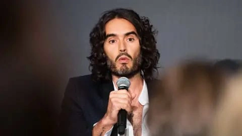 تهم جديدة تطال راسل براند تشمل اغتصاب واعتداء جنسي