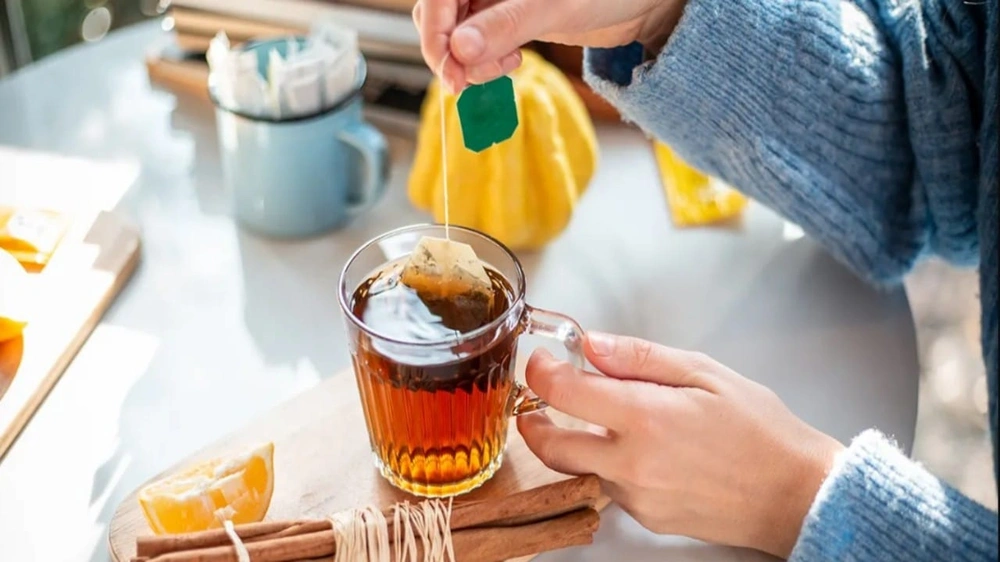 كوب من الشاي يومياً يساعد في تقوية عظام النساء