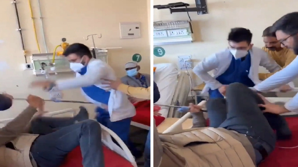 طبيب ينهال بالضرب على مريض لرفضه ترك السرير .. فيديو