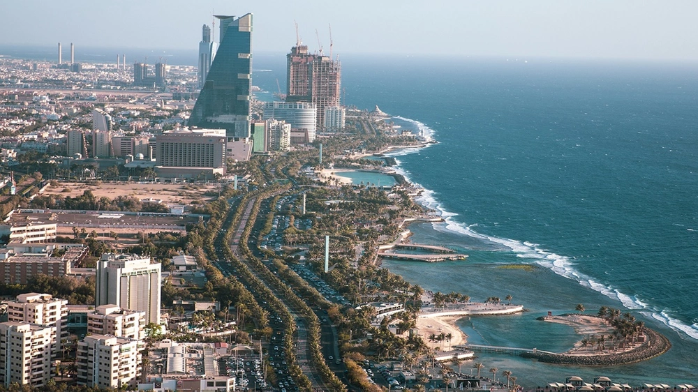 بدء تنفيذ تحويلة مرورية على طريق الملك فيصل بجدة
