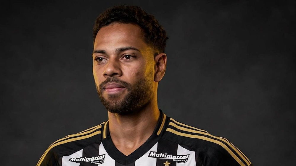 رينان لودي يظهر بقميص أتلتيكو مينيرو بعد توقيعه عقدًا لمدة 5 سنوات